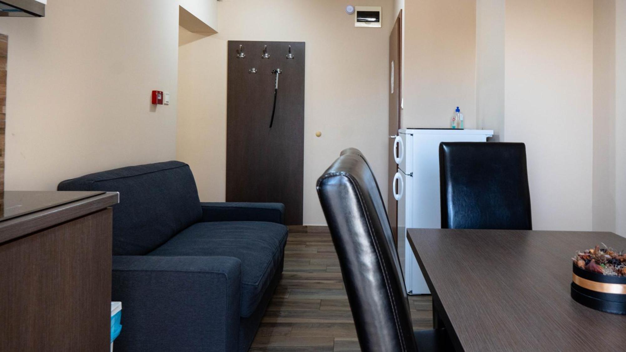 Family Apartman Eplény Exteriör bild