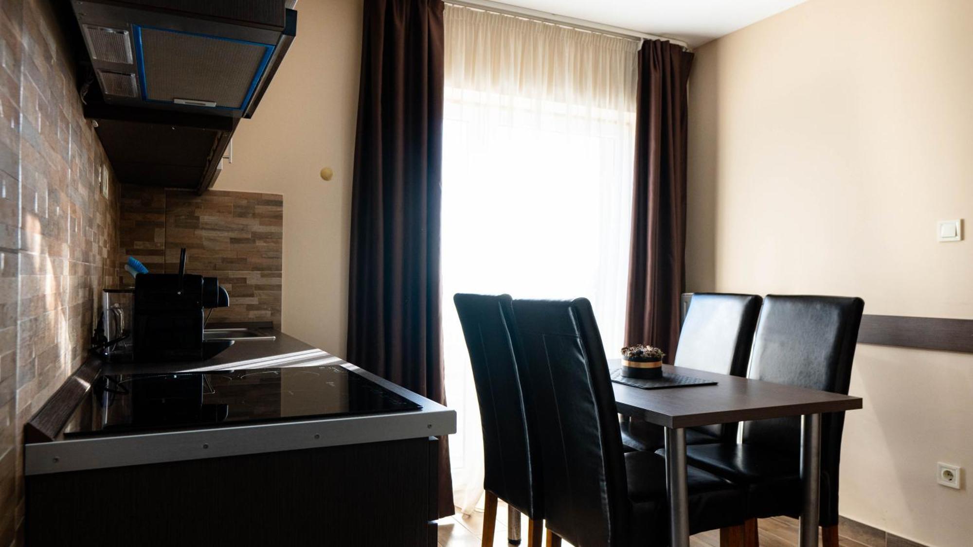 Family Apartman Eplény Exteriör bild